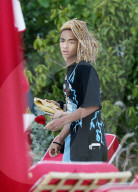 PEOPLE - Jaden Smith und Sarah Snyder wollen lieber ungesehen auf der Strandliege knutschen