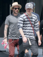 PEOPLE - David und Brooklyn Beckham machen Shopping in Hollywood