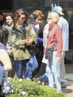 PEOPLE - Sarah Paulson und ihre Partnerin Holland Taylor unterwegs in LA
