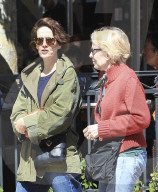 PEOPLE - Sarah Paulson und ihre Partnerin Holland Taylor unterwegs in LA