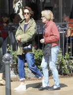 PEOPLE - Sarah Paulson und ihre Partnerin Holland Taylor unterwegs in LA
