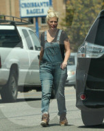 EXKLUSIV - Tori Spelling erstmals wieder unterwegs nach der Geburt ihres fünften Kindes