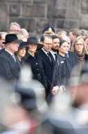 NEWS - Die schwedische Königsfamilie gedenkt mit einer Schweigeminute den Opfern in Stockholm