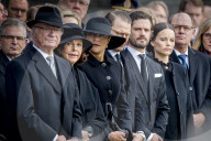 NEWS - Die schwedische Königsfamilie gedenkt mit einer Schweigeminute den Opfern in Stockholm