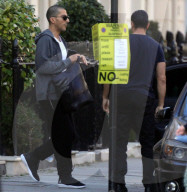 PEOPLE - Janet Jackson Ehemann Wissam Al Mana verlässt die Wohnung mit kleinem Gepäck