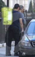 PEOPLE - Janet Jackson Ehemann Wissam Al Mana verlässt die Wohnung mit kleinem Gepäck