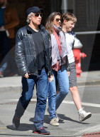 PEOPLE - Jon Bon Jovi geht mit seiner Familie essen