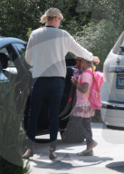 PEOPLE - Charlize Theron mit ihrer kleinen Tochter unterwegs in Hollywood