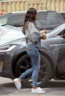 PEOPLE - Mila Kunis in Studio City unterwegs