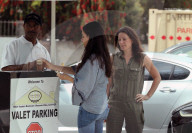 PEOPLE - Mila Kunis in Studio City unterwegs