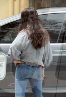 PEOPLE - Mila Kunis in Studio City unterwegs