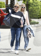 EXKLUSIV - Reese Witherspoon mit ihrer Tochter Ava in Santa Monica unterwegs