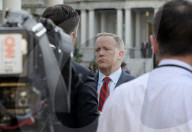 NEWS - Washington: Trump-Sprecher Sean Spicer entschultigt sich für Holocaust-Vergleich