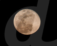 FEATURE - Dramatischer Vollmond am April-Himmel