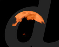 FEATURE - Dramatischer Vollmond am April-Himmel