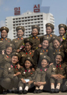 REPORTAGE - Soldatinnen und Soldaten prägen das Alltagsbild in Nordkorea