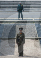 REPORTAGE - Soldatinnen und Soldaten prägen das Alltagsbild in Nordkorea