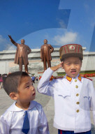 REPORTAGE - Soldatinnen und Soldaten prägen das Alltagsbild in Nordkorea