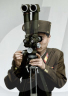 REPORTAGE - Soldatinnen und Soldaten prägen das Alltagsbild in Nordkorea