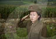 REPORTAGE - Soldatinnen und Soldaten prägen das Alltagsbild in Nordkorea