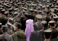 REPORTAGE - Soldatinnen und Soldaten prägen das Alltagsbild in Nordkorea