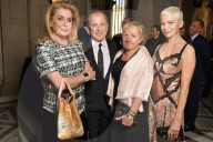 PEOPLE - 'Louis Vuitton x Jeff Koons' im Louvre in Paris