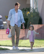 EXKLUSIV - Ashton Kutcher mit seiner Tochter Wyatt in Studio City unterwegs