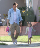 EXKLUSIV - Ashton Kutcher mit seiner Tochter Wyatt in Studio City unterwegs