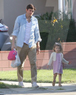 EXKLUSIV - Ashton Kutcher mit seiner Tochter Wyatt in Studio City unterwegs