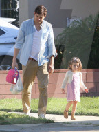 EXKLUSIV - Ashton Kutcher mit seiner Tochter Wyatt in Studio City unterwegs