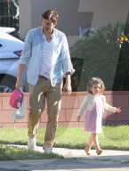 EXKLUSIV - Ashton Kutcher mit seiner Tochter Wyatt in Studio City unterwegs