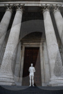 NEWS - Mark Wallinger's Statue "Ecce Homo" steht nun vor der St.Pauls Cathedral