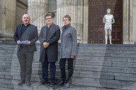 NEWS - Mark Wallinger's Statue "Ecce Homo" steht nun vor der St.Pauls Cathedral