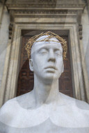 NEWS - Mark Wallinger's Statue "Ecce Homo" steht nun vor der St.Pauls Cathedral