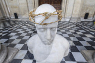 NEWS - Mark Wallinger's Statue "Ecce Homo" steht nun vor der St.Pauls Cathedral