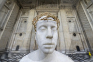 NEWS - Mark Wallinger's Statue "Ecce Homo" steht nun vor der St.Pauls Cathedral