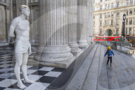 NEWS - Mark Wallinger's Statue "Ecce Homo" steht nun vor der St.Pauls Cathedral