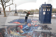 FEATURE -  Dr. Who - Loch im Boden