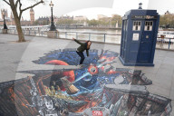 FEATURE -  Dr. Who - Loch im Boden