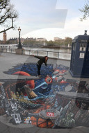 FEATURE -  Dr. Who - Loch im Boden