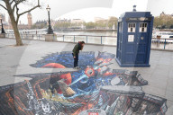 FEATURE -  Dr. Who - Loch im Boden