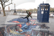FEATURE -  Dr. Who - Loch im Boden