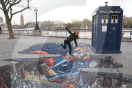 FEATURE -  Dr. Who - Loch im Boden