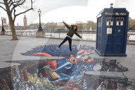 FEATURE -  Dr. Who - Loch im Boden
