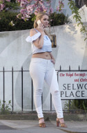 EXKLUSIV - Lady Kitty Spencer in Chelsea unterwegs