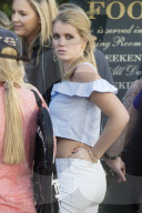 EXKLUSIV - Lady Kitty Spencer in Chelsea unterwegs