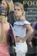 EXKLUSIV - Lady Kitty Spencer in Chelsea unterwegs