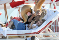 PEOPLE - Jaden Smith turtelt mit Odessa Adlon am Beach von Miami