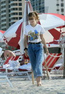 PEOPLE - Jaden Smith turtelt mit Odessa Adlon am Beach von Miami