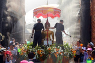 NEWS - Songkran: Thailand feiert Neujahr mit Wasserschlachten